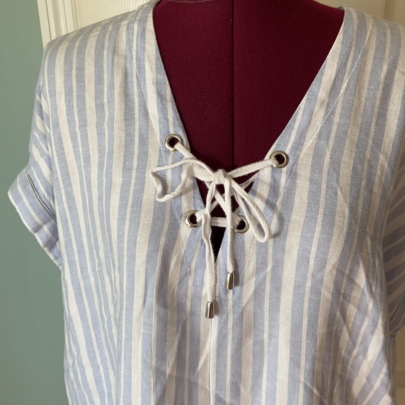 Like new Rails Jeri Linen Blend Blue & White Stripe Top - Picture 11 of 15